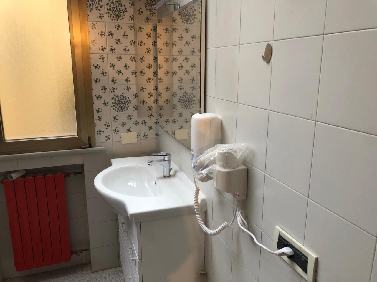 8- Tourist House Bologna - Light House - Self Check-In Apartment ภายนอก รูปภาพ