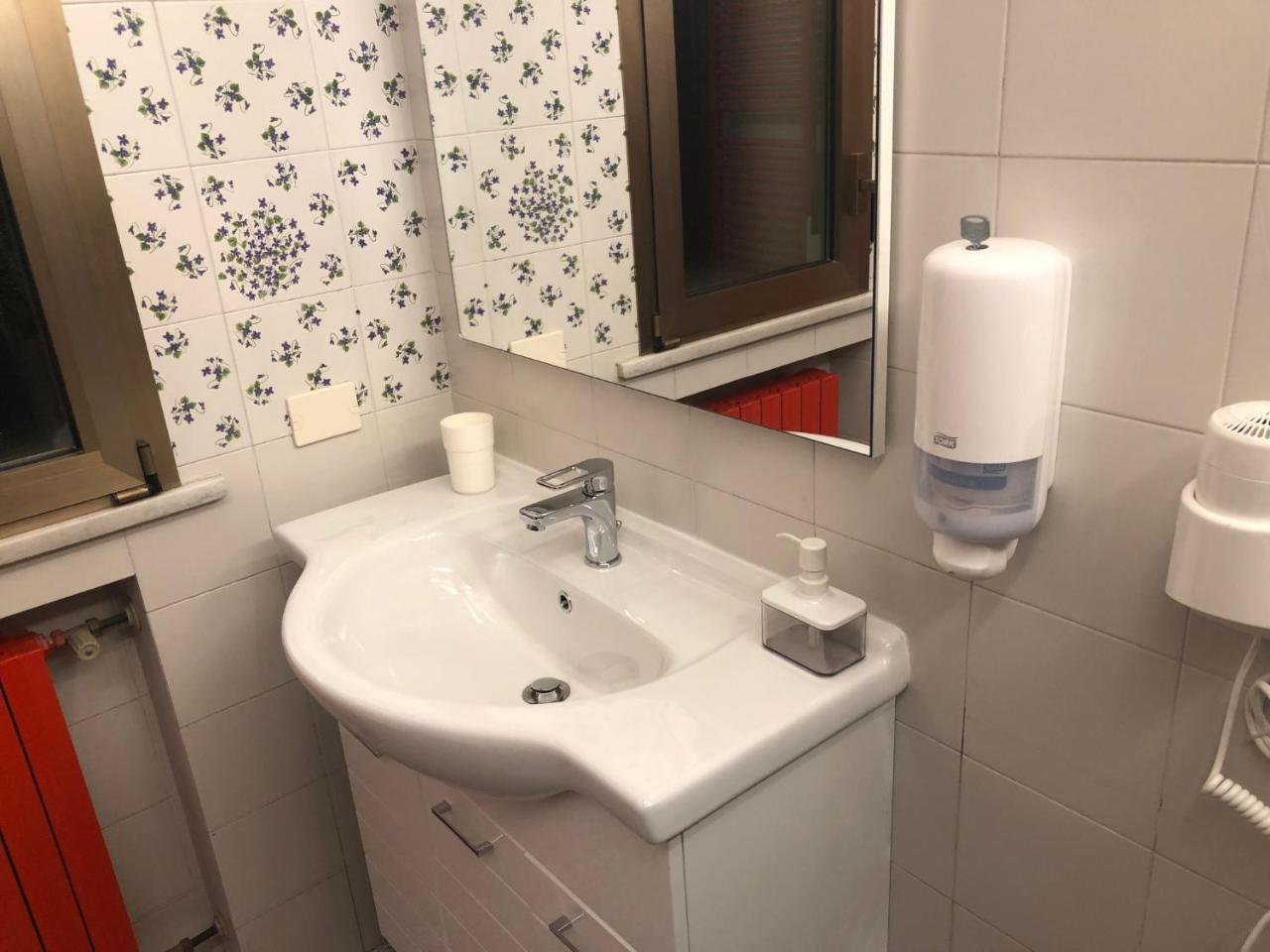 8- Tourist House Bologna - Light House - Self Check-In Apartment ภายนอก รูปภาพ
